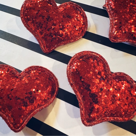 ♥️ SPARKLY RED HEART HAIR CLIPS - Picture 2 of 4
